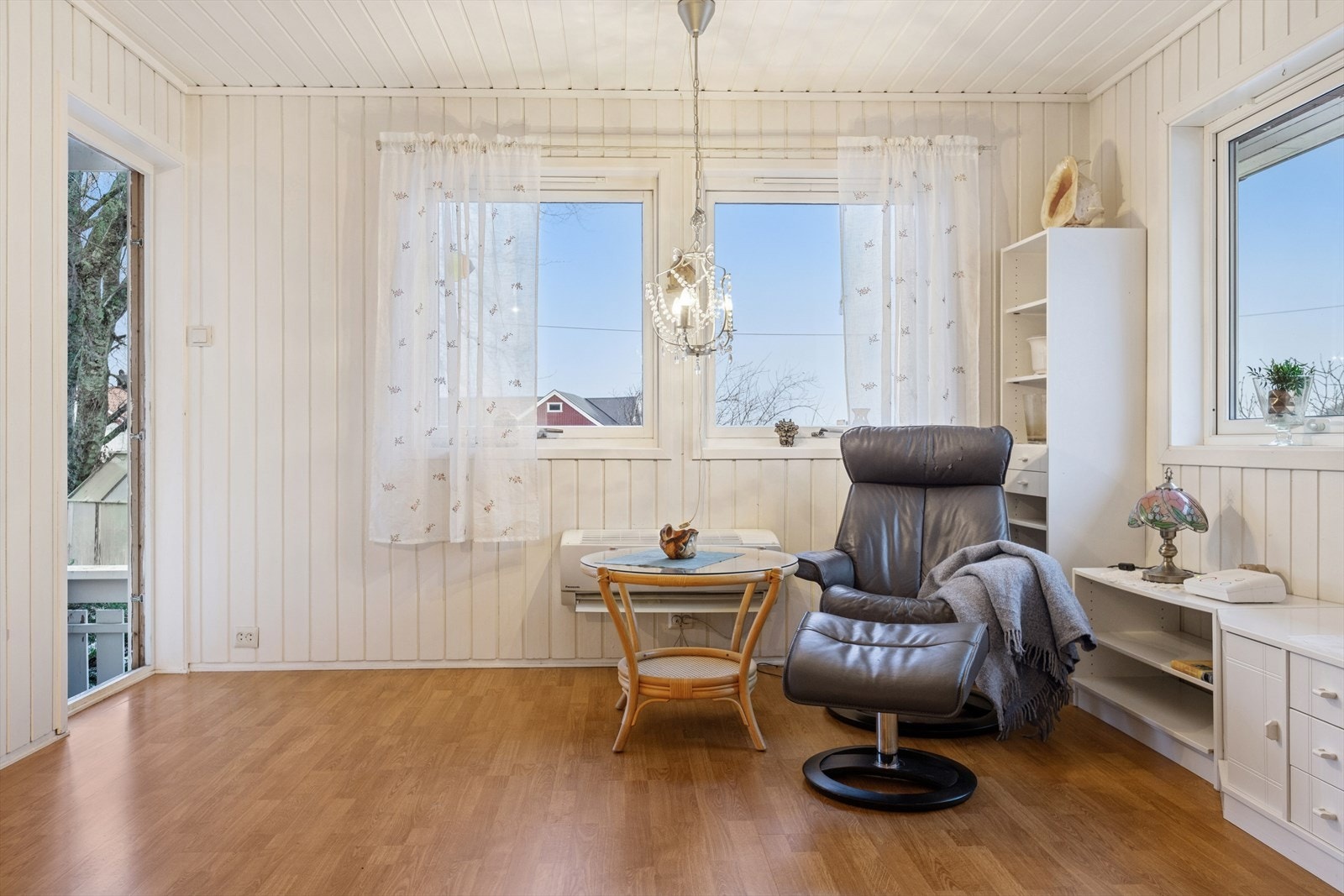 Fra stuen har man direkte tilkomst til terrassen Galleribilde