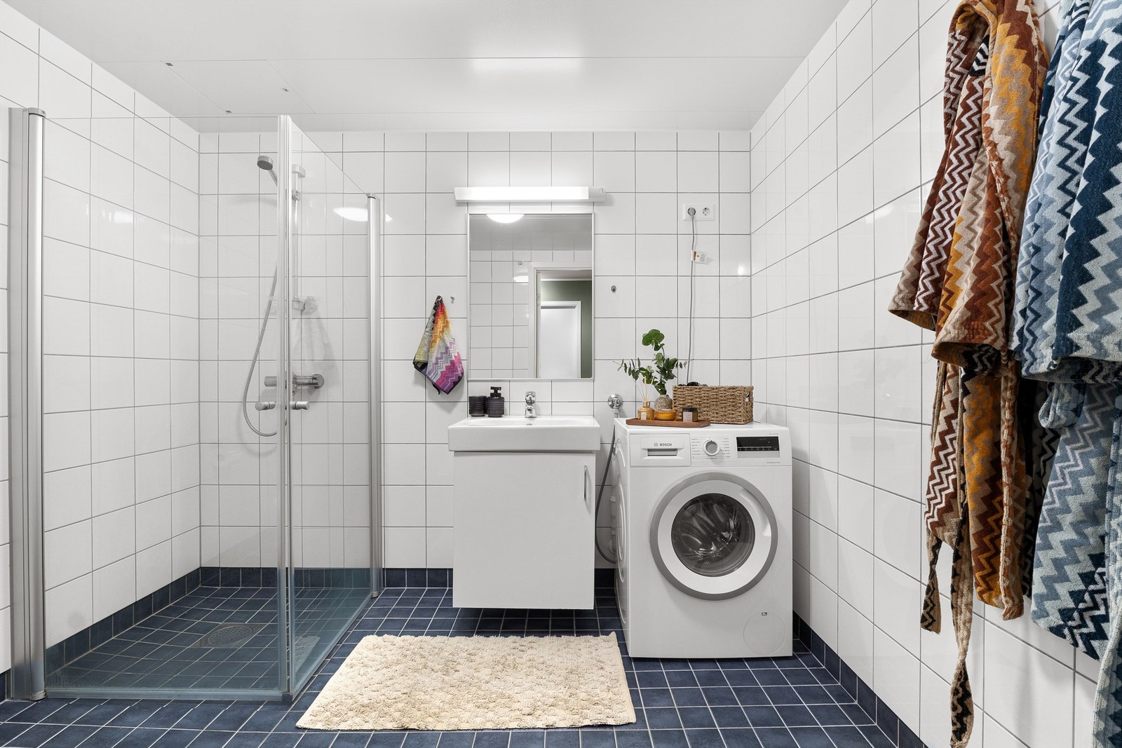 Det er ikke varmtvannsbereder da varmtvann og oppvarming leveres via felles varmtvannstank Galleribilde