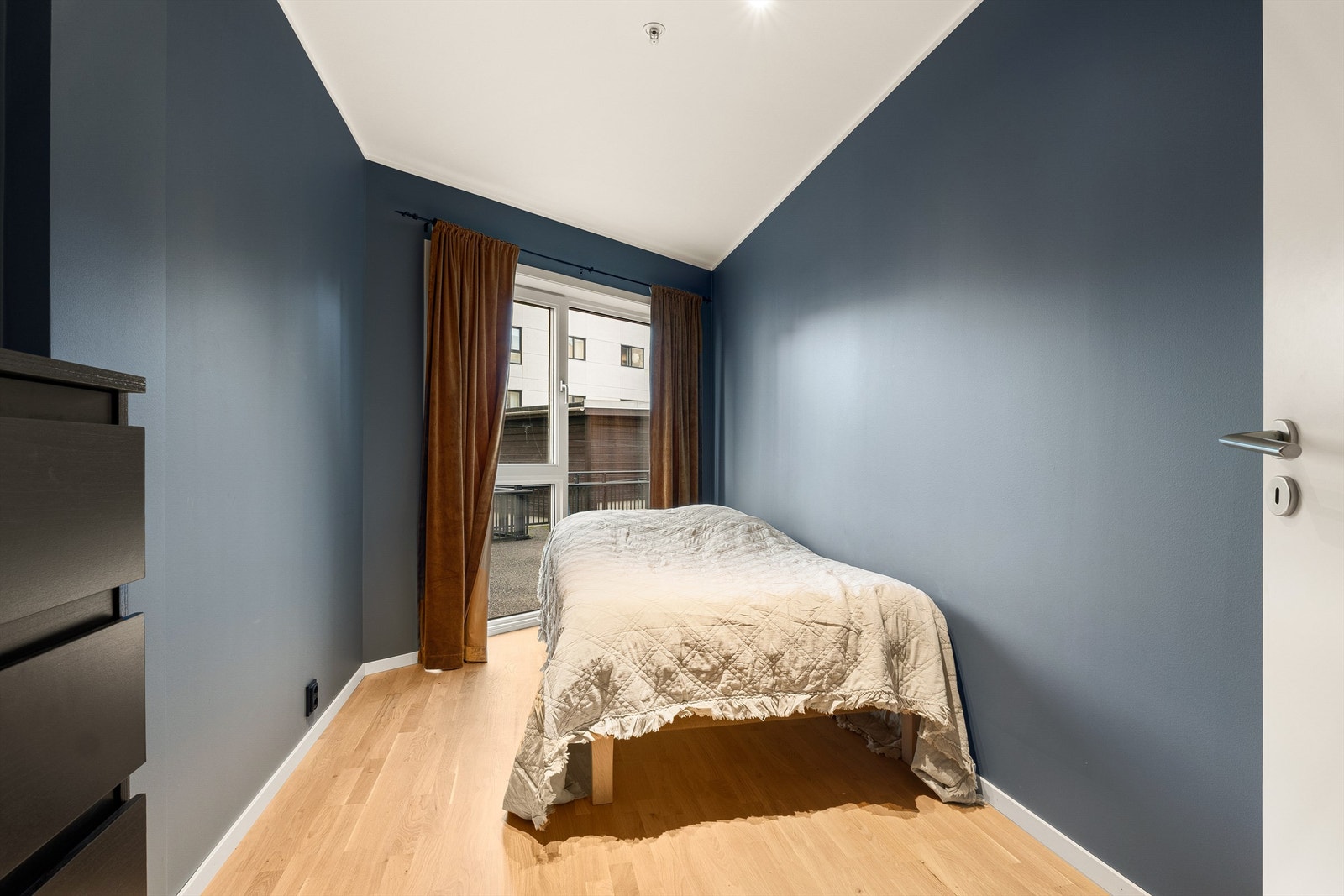 Soverom 2 er på 8,7 kvm Galleribilde