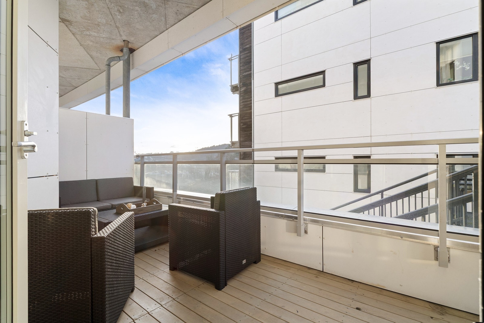 Balkongen er vestvendt og er på ca. 8 kvm Galleribilde