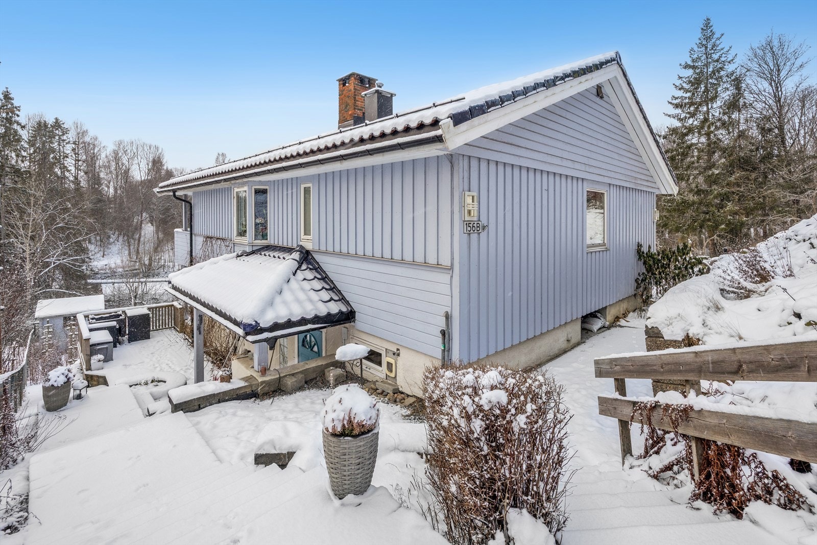 Boligen har to utvendige boder på hhv. 5 og 4 m². Galleribilde