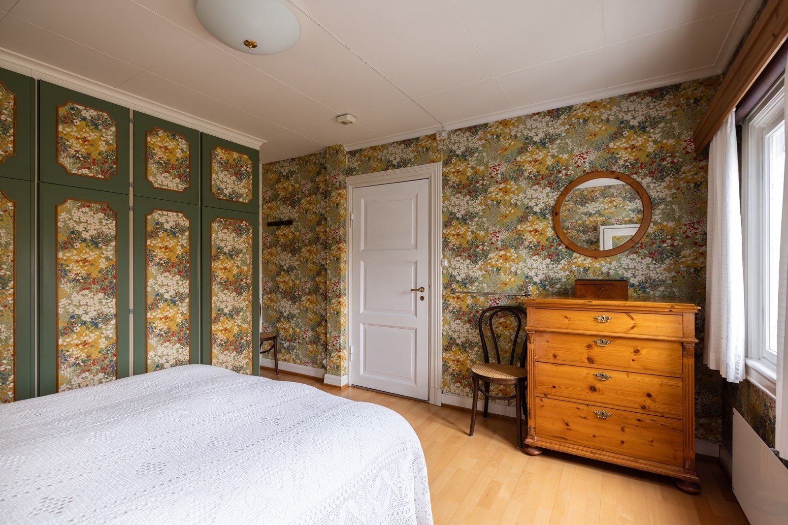 Boligen har tre romslige soverom i 2. etasje. Galleribilde