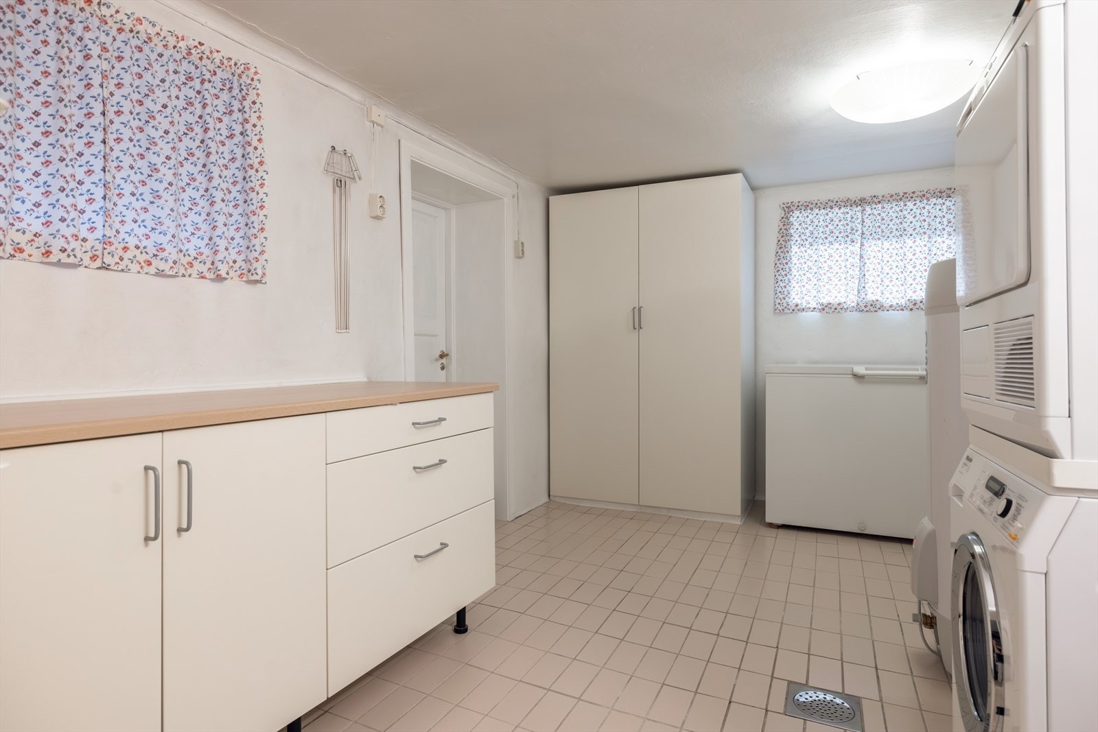 Stort og praktisk vaskerom. Galleribilde