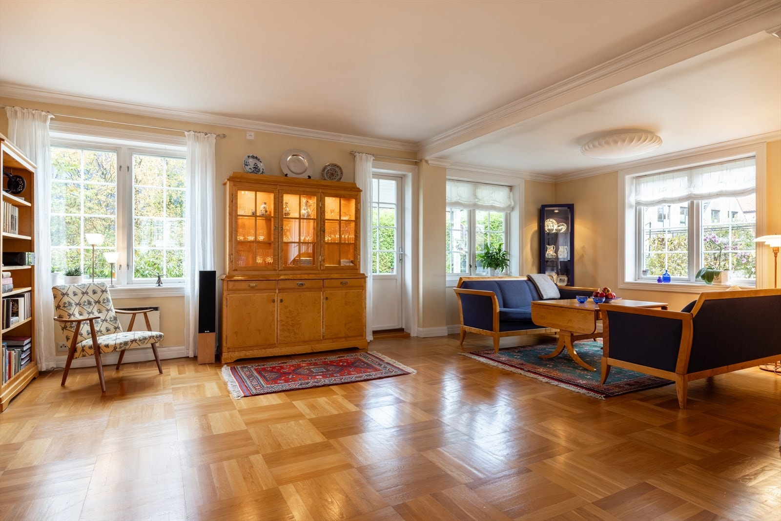 Romslig stue med plass til flere soner. Galleribilde