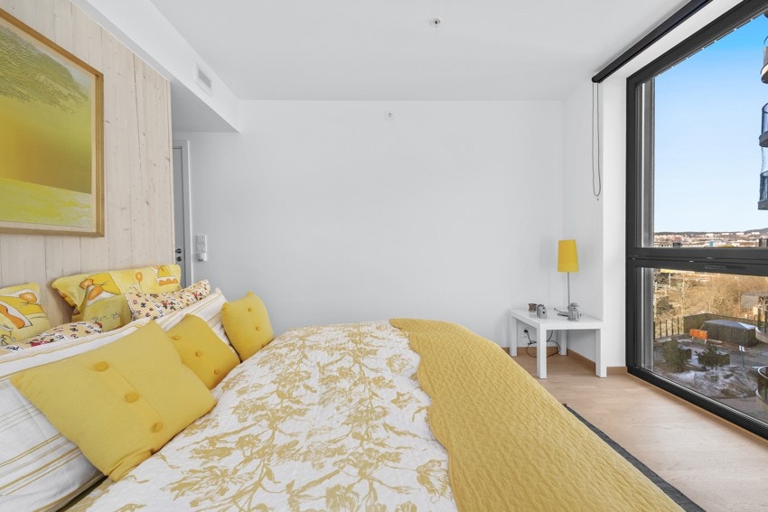 Med tre soverom egner det ene seg ypperlig som barnerom, gjesteværelse eller hjemmekontor. Galleribilde