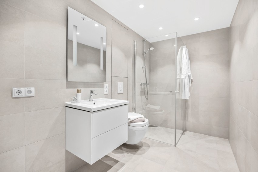 Stilrent, flislagt baderom fra byggeår. Galleribilde