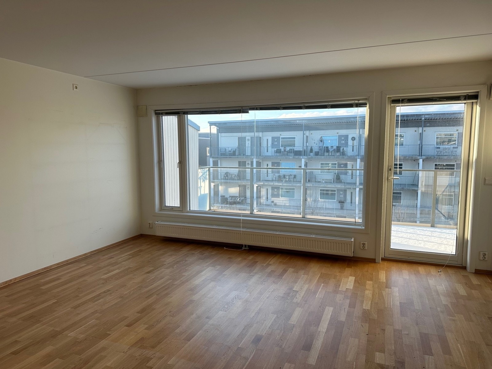 Stue med utgang til balkong Galleribilde