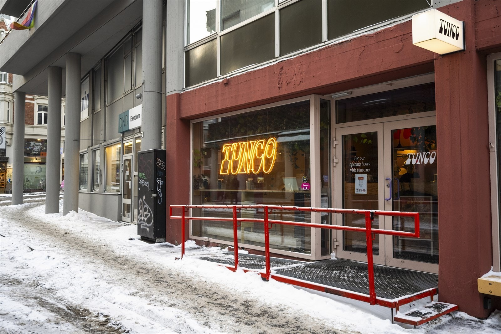 Boligen ligger i nærheten av flere spisesteder og hyggelig kaféer. Galleribilde