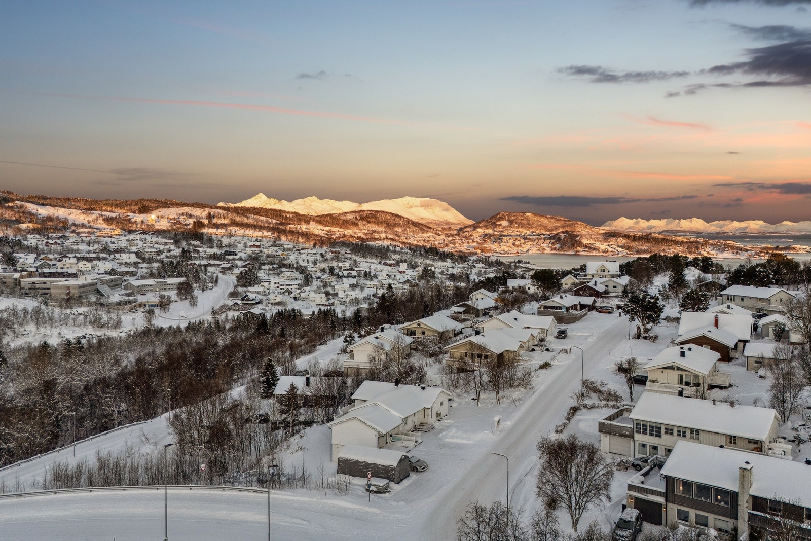 Attraktivt boligområde med godt miljø og nærhet til byen og alle fasiliteter. Galleribilde