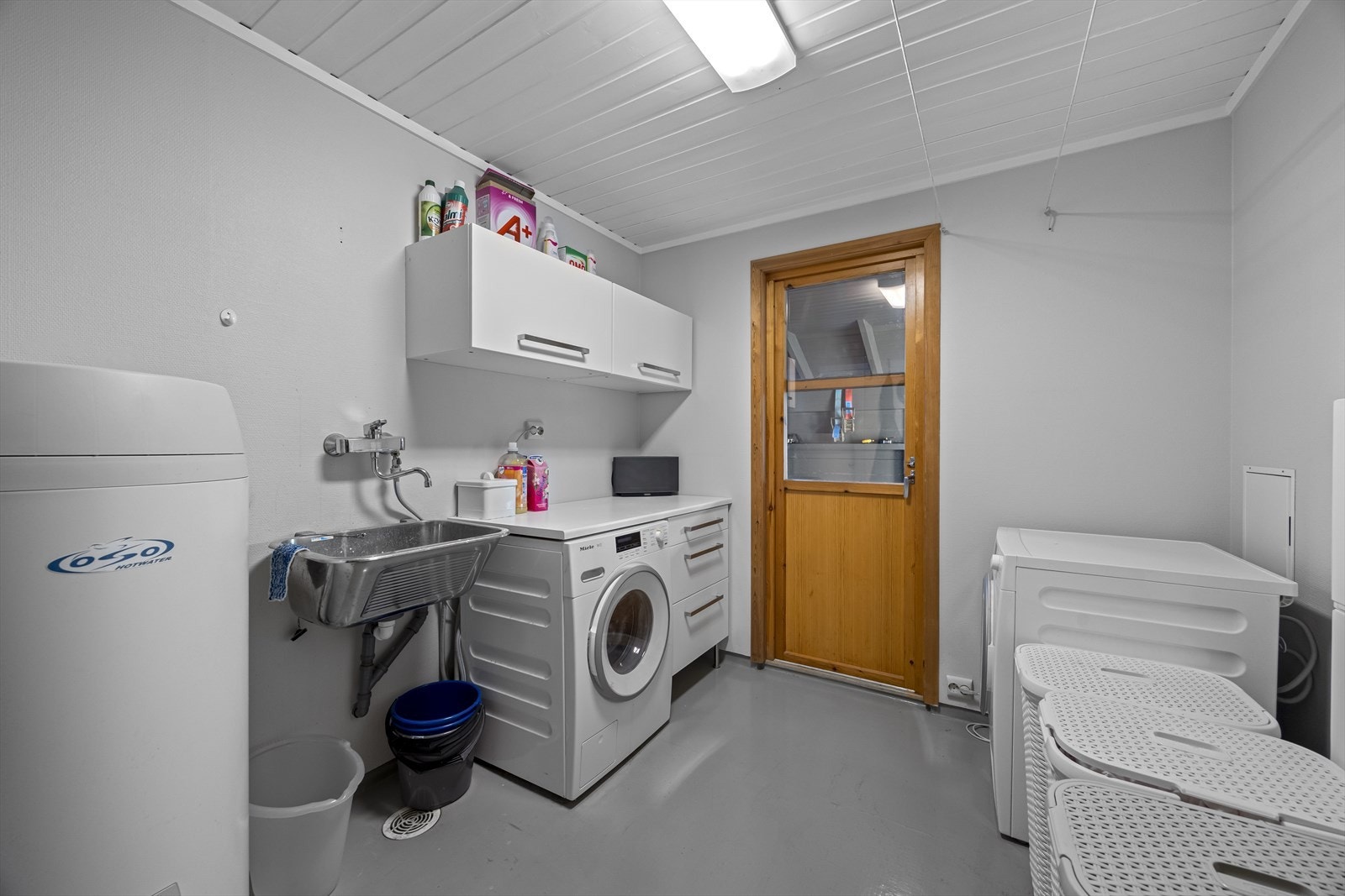 Vaskerom med utgang. Galleribilde