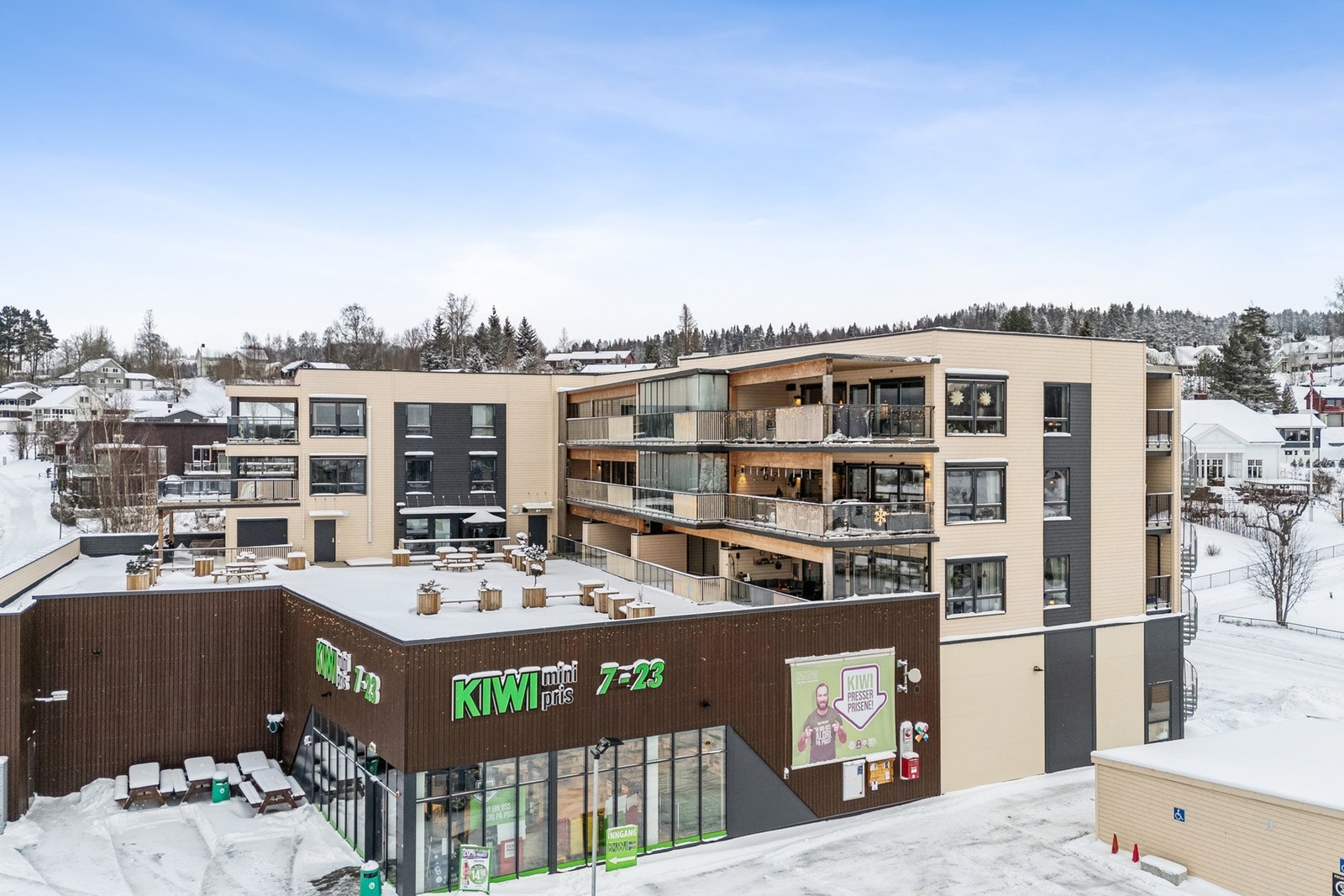 Minnesund ligger ved sørenden av Mjøsa. Her finnes idylliske badeplasser, naturskjønne omgivelser, gode oppvekstvilkår og mulighet for båtliv. Galleribilde