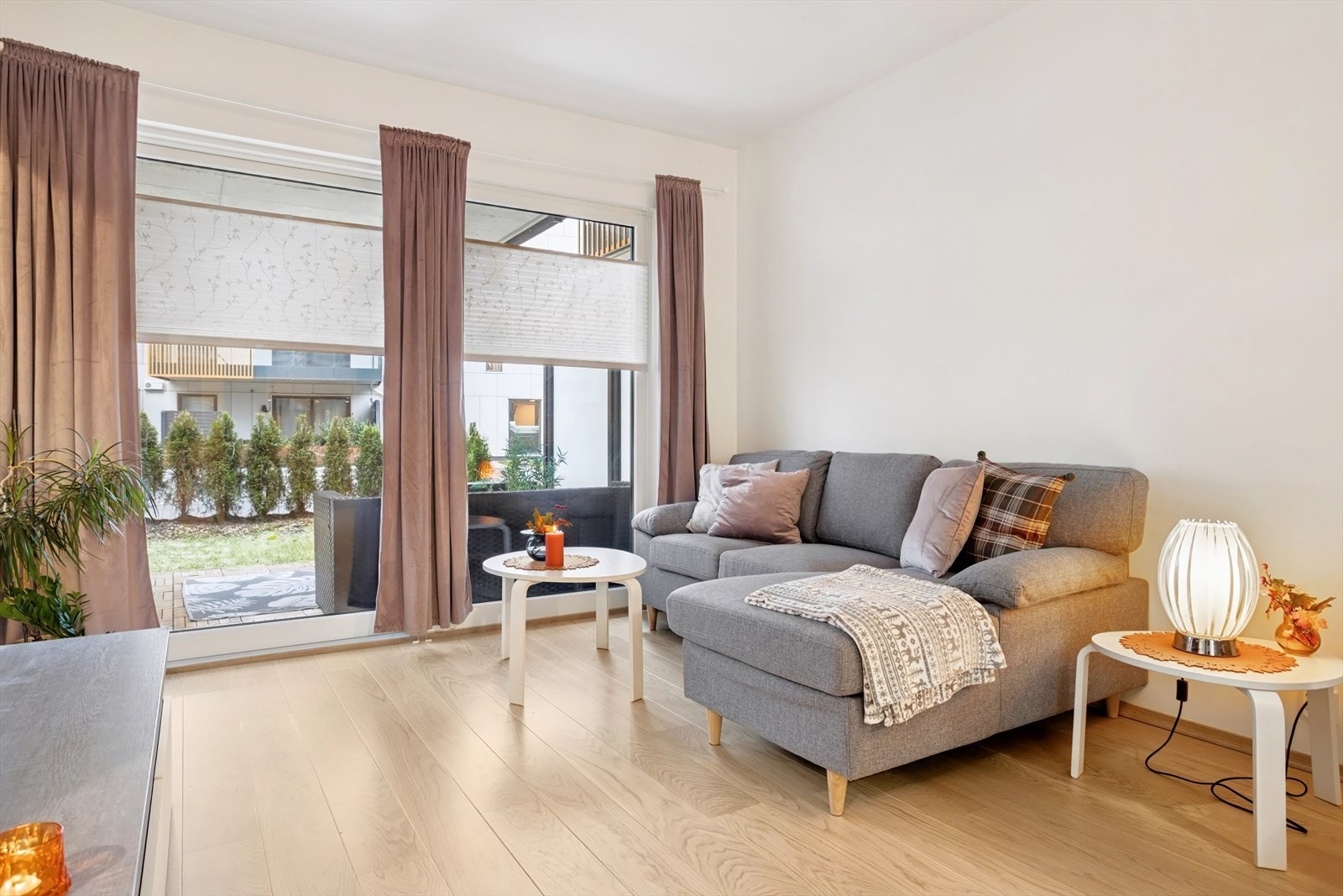 Utgang til terrassen fra stuen. Galleribilde