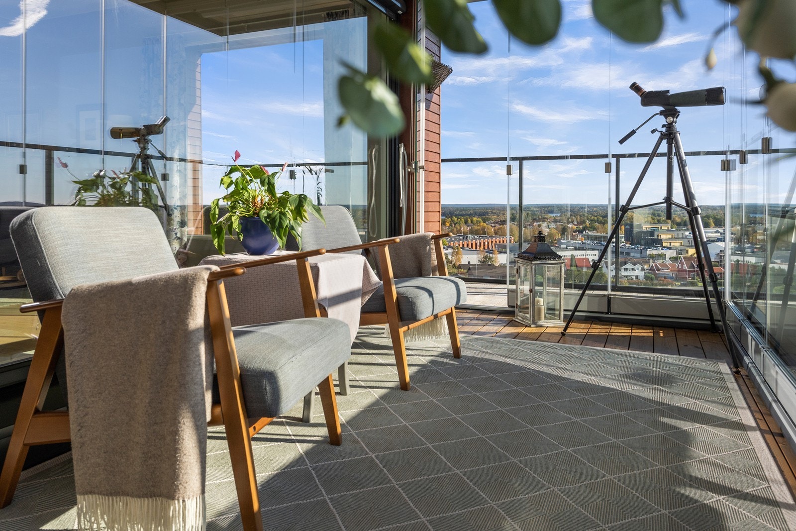 Leiligheten i 11. etasje byr på flere private uteplasser og en flott utsikt. Galleribilde