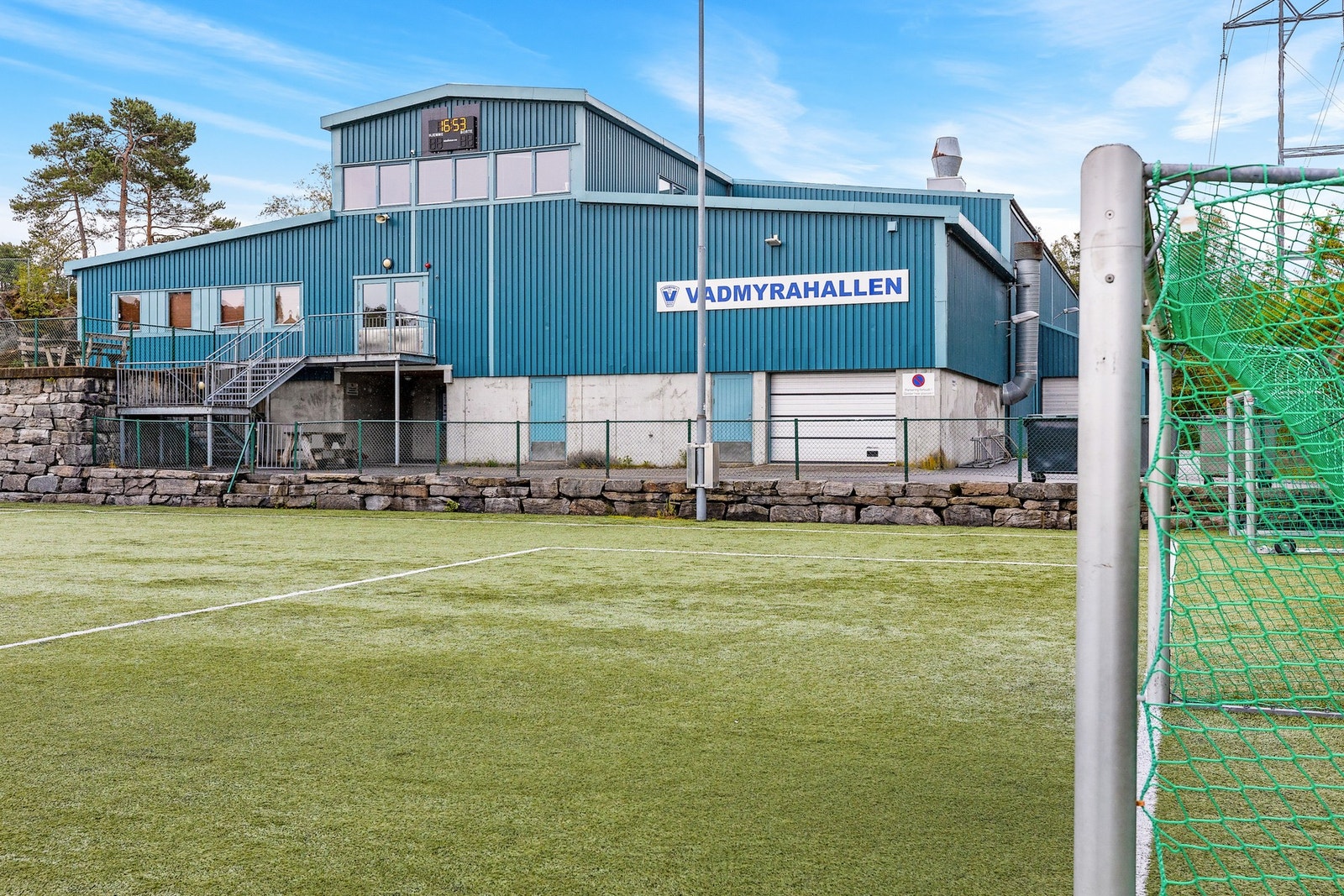 Vadmyrahallen hvor du også har stor utvendig fotballbane Galleribilde
