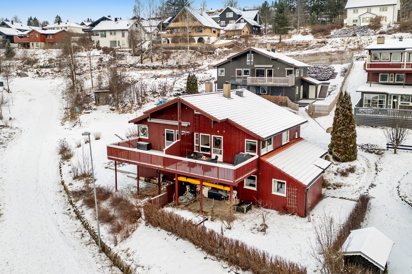 Eiendommen har en svært god beliggenhet innerst i blindveg i Linneavegen, i Vårsetergrenda. Galleribilde