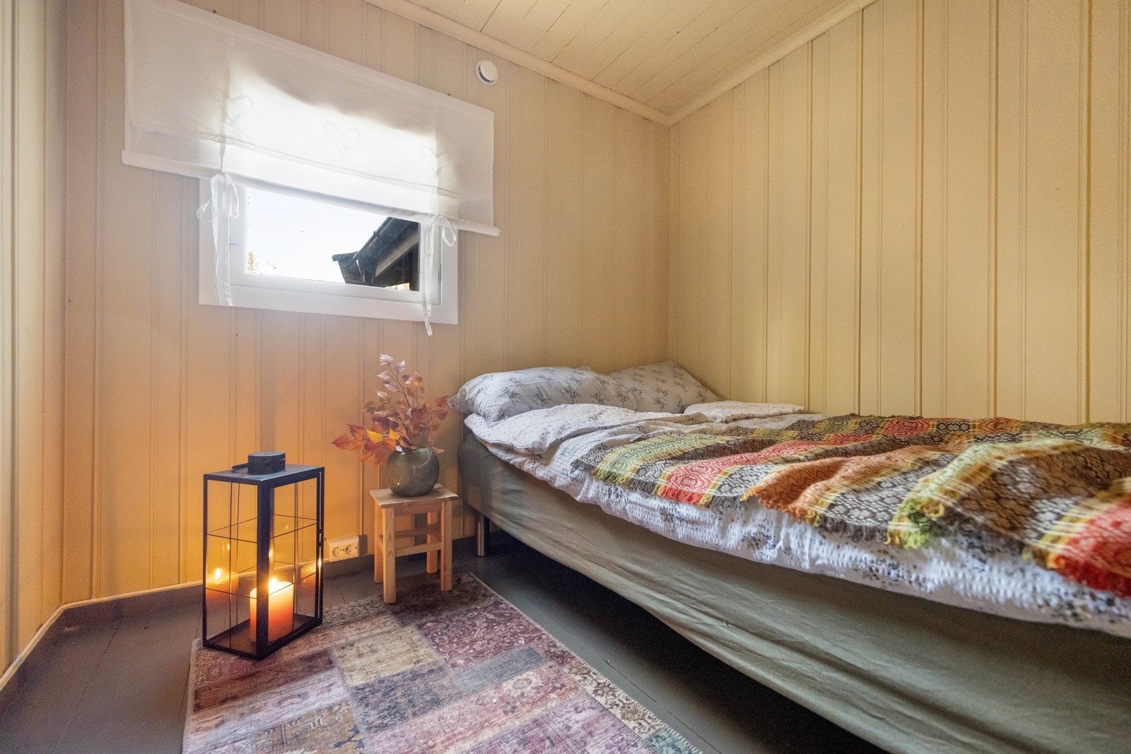 Begge soverommene har nymalte vegger og gulv Galleribilde