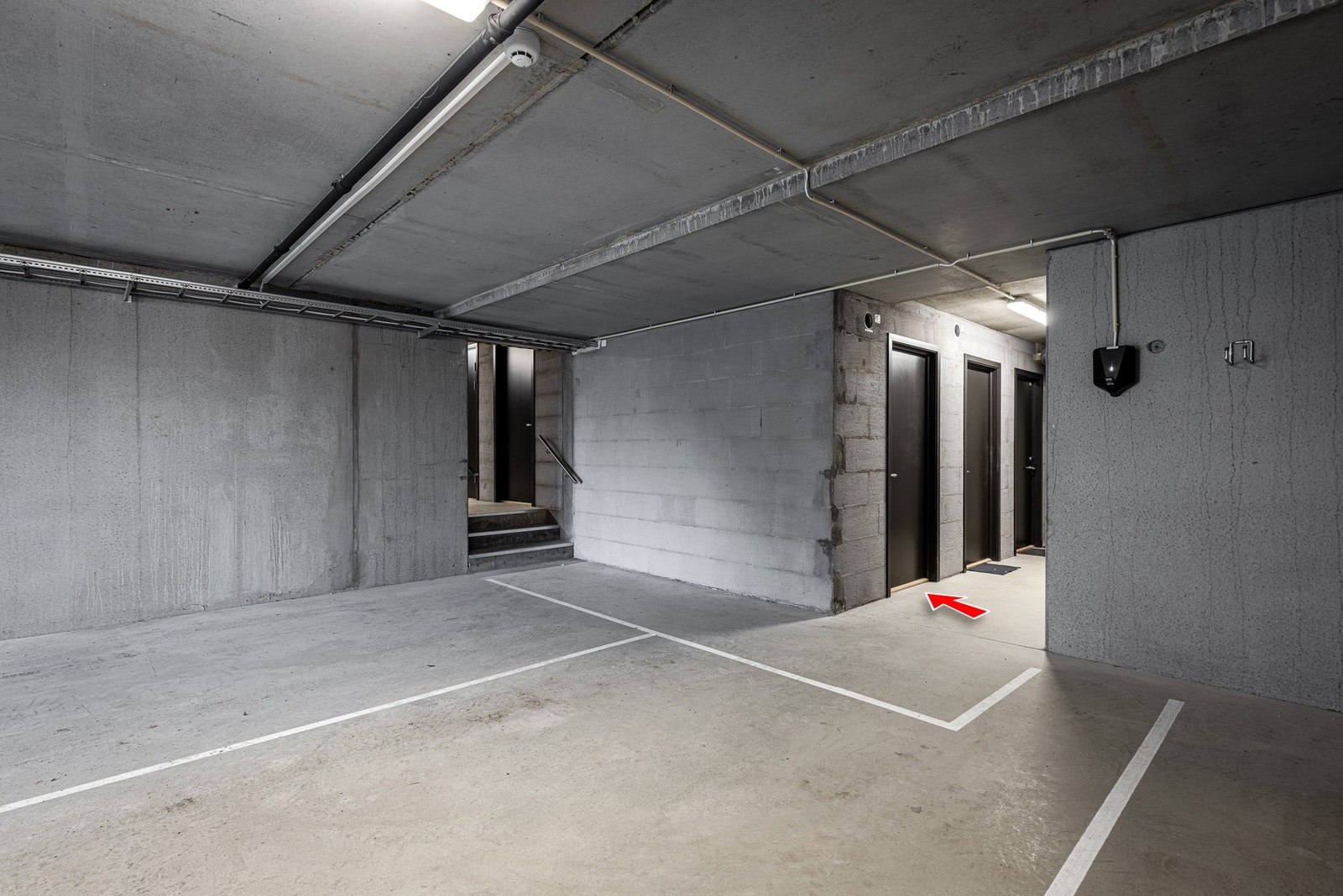 Innenfor garasjeplassene er det bodareal tilhørende leiligheten. Her har leiligheten en sportsbod på ca. 5 kvm. Galleribilde