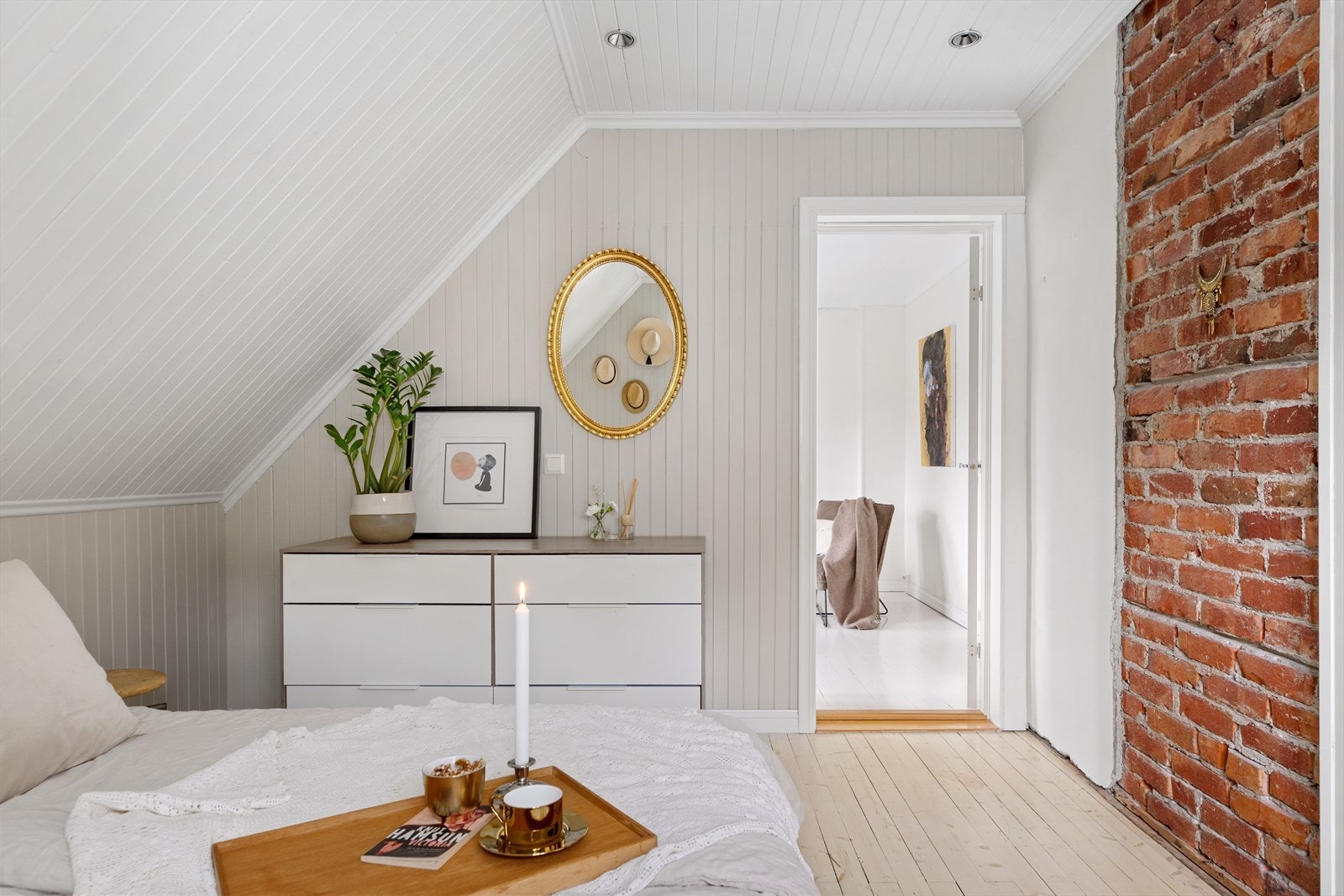 Totalt er det 5 soverom inkl. det som er utleid. Galleribilde