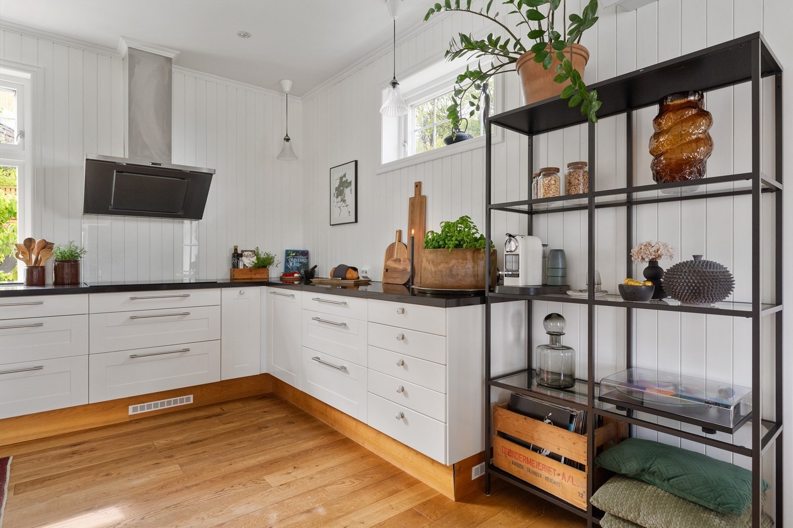 Det er foretatt el-tilsyn i 2023, og det elektriske anlegget i boligen er i sin helhet vurdert til TG1 av takstmann. Galleribilde