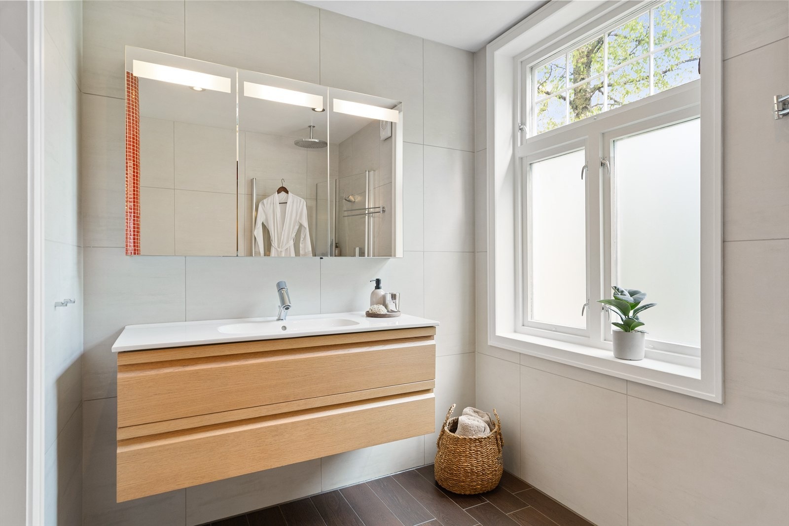 Rommet er oppgradert i 2009 og ventileres gjennom mekanisk avtrekk, vurdert til TG1 av takstmann. Galleribilde