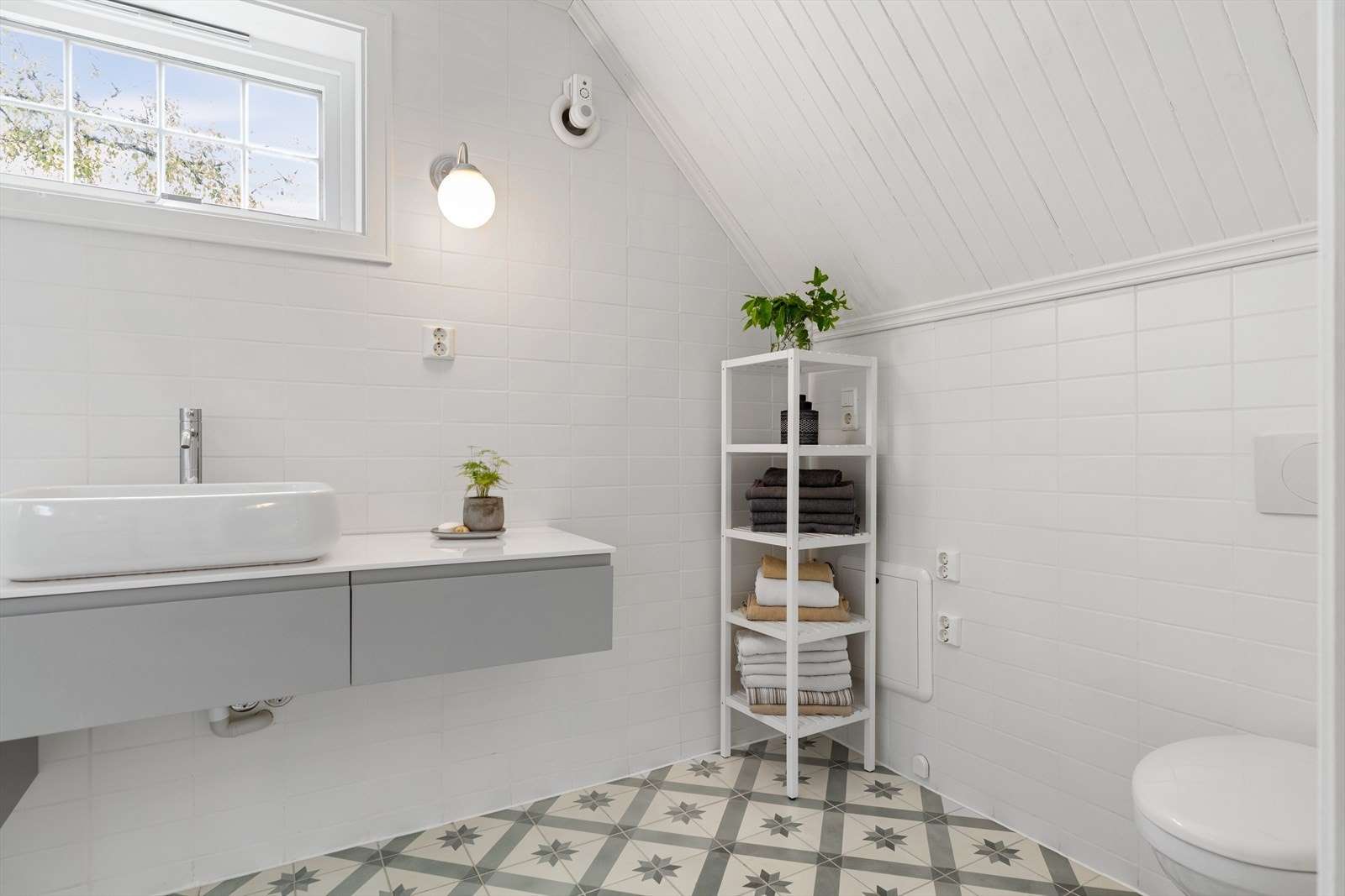 Membran og tettesjikt er vurdert til TG1 av takstmann. Det samme gjelder ventileringen av badet, som skjer via mekanisk avtrekk. Galleribilde