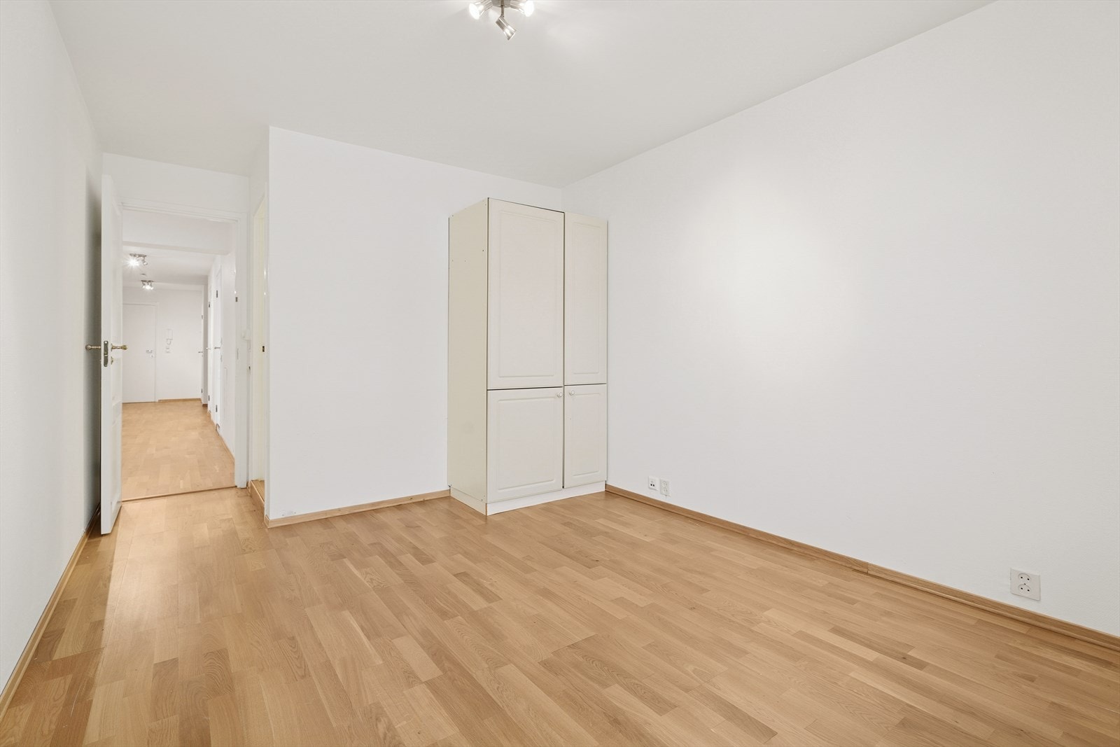 Hovedsoverommet har direkte tilgang til eget baderom. Galleribilde