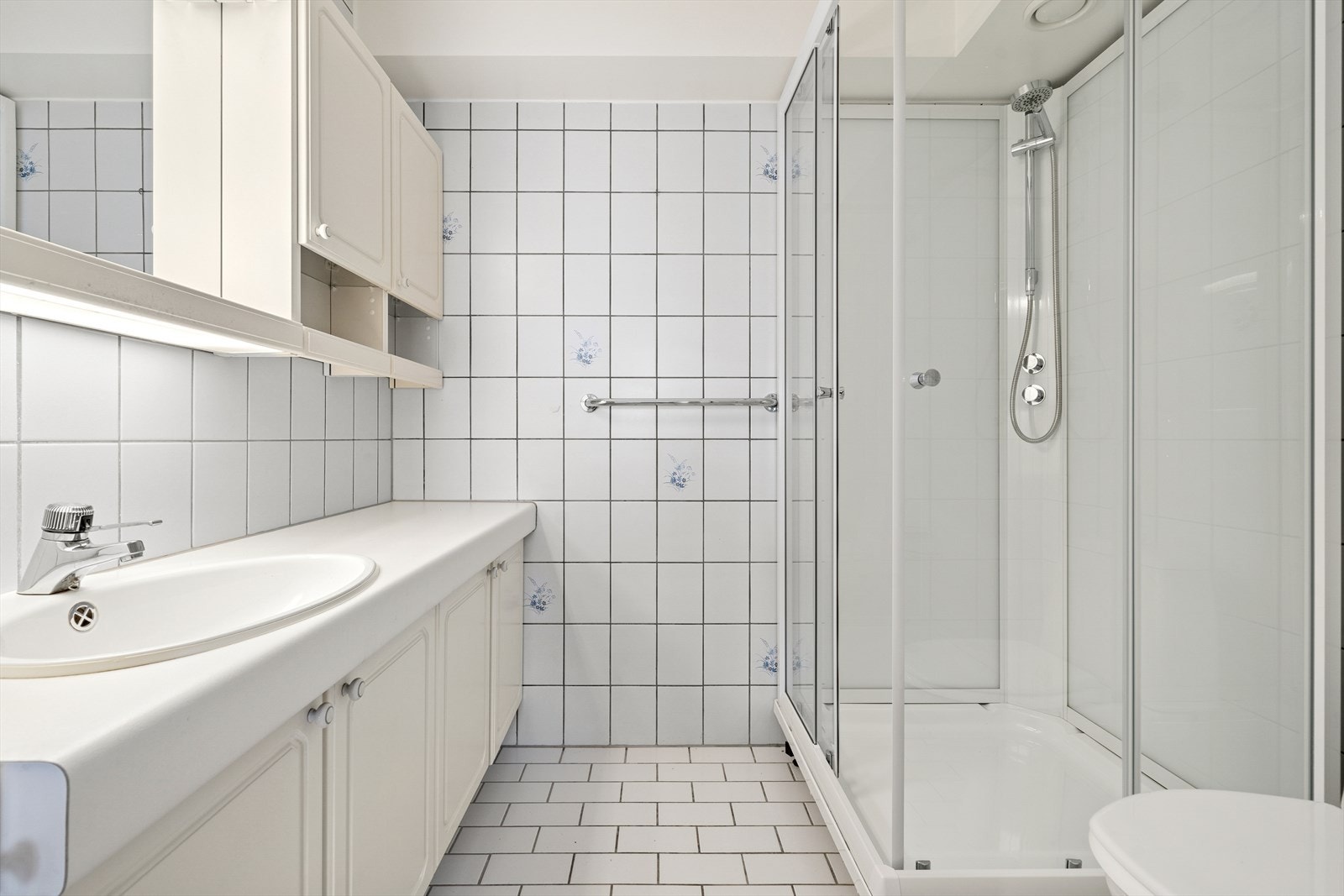 Flislagt baderom fra byggeår. Galleribilde