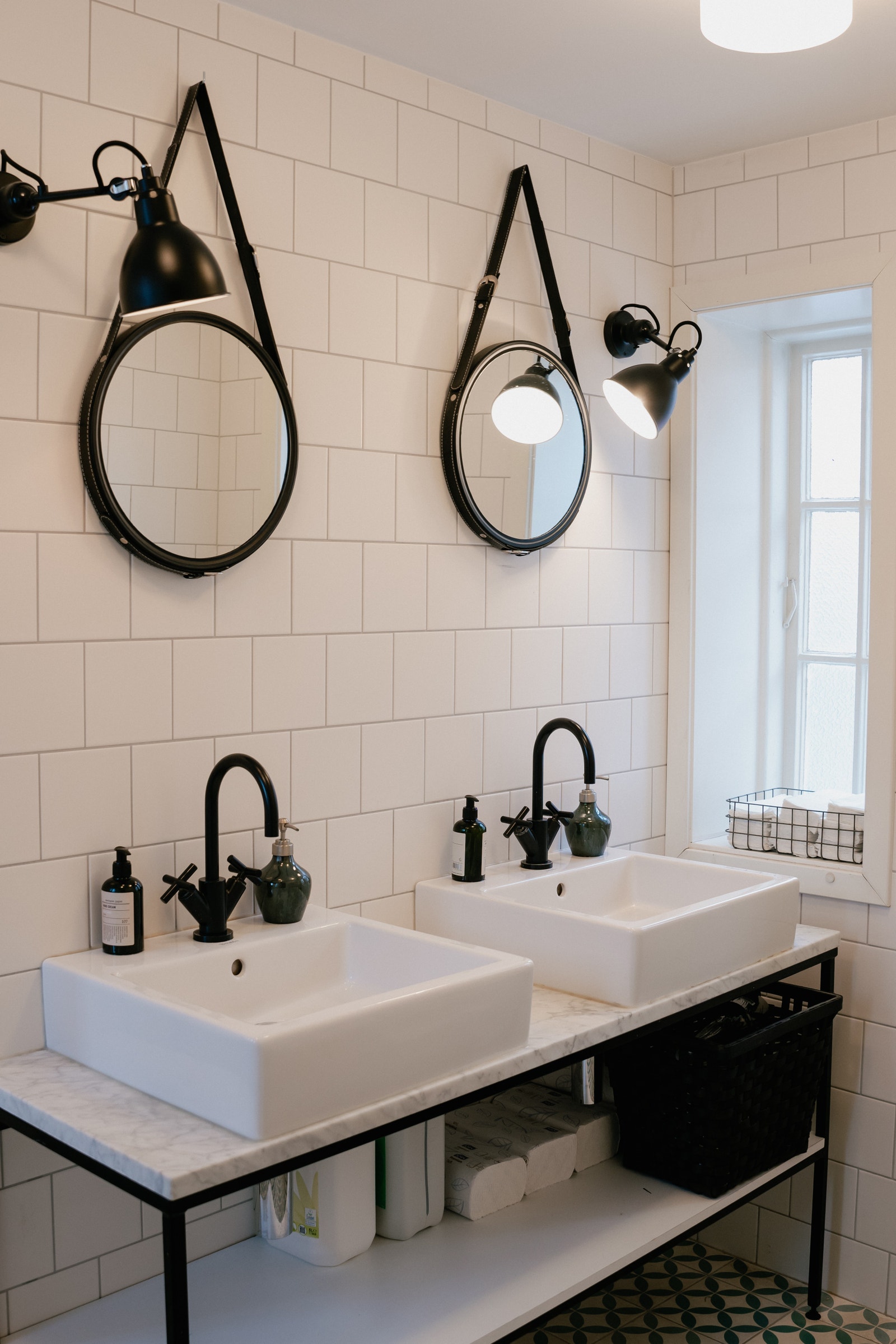 Lekre toalett-fasiliteter Galleribilde