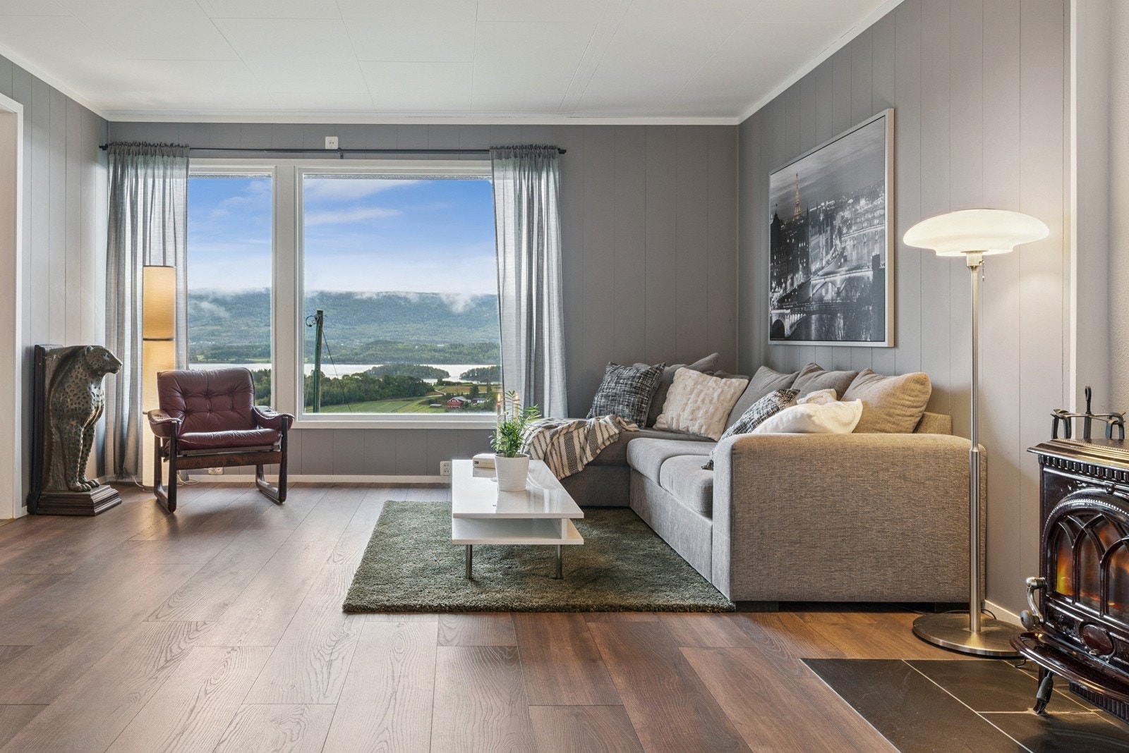 Enebolig med ettertraktet beliggenhet og nydelig utsikt ved Hunstad på Røyse Galleribilde