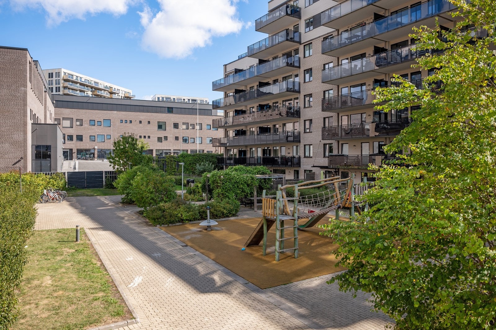 Beliggenheten er ideell for de som er aktive og vil bo sentralt og bynært, men samtidig med kort vei til rekreasjonsmuligheter langs Akerselva og i marka. Galleribilde