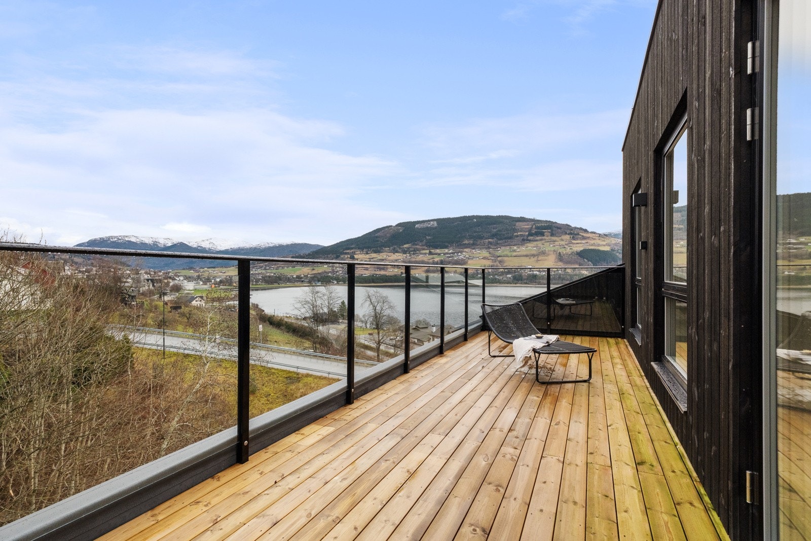 Takterrasse i nordøst, perfekt for morgenkaffen i solen. Galleribilde