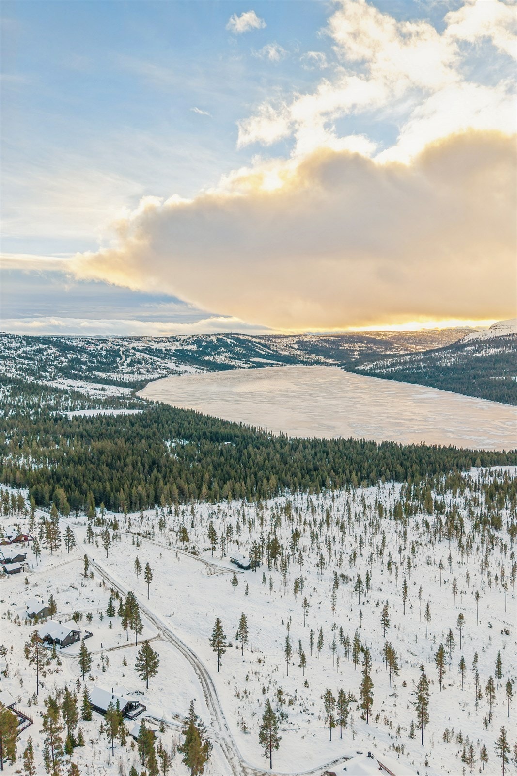 Området byr på en fri og høytliggende beliggenhet med vidstrakt utsikt. Galleribilde