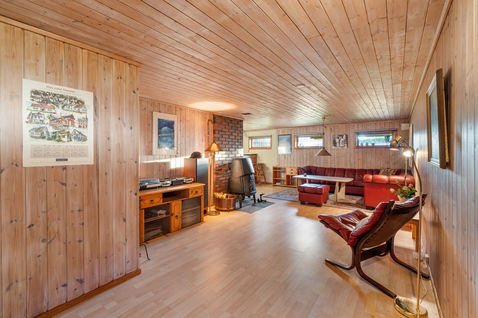 Rom innredet som kjellerstue (ikke godkjent) Galleribilde