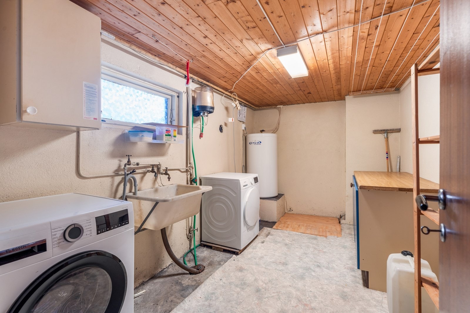 Vaskerom Galleribilde