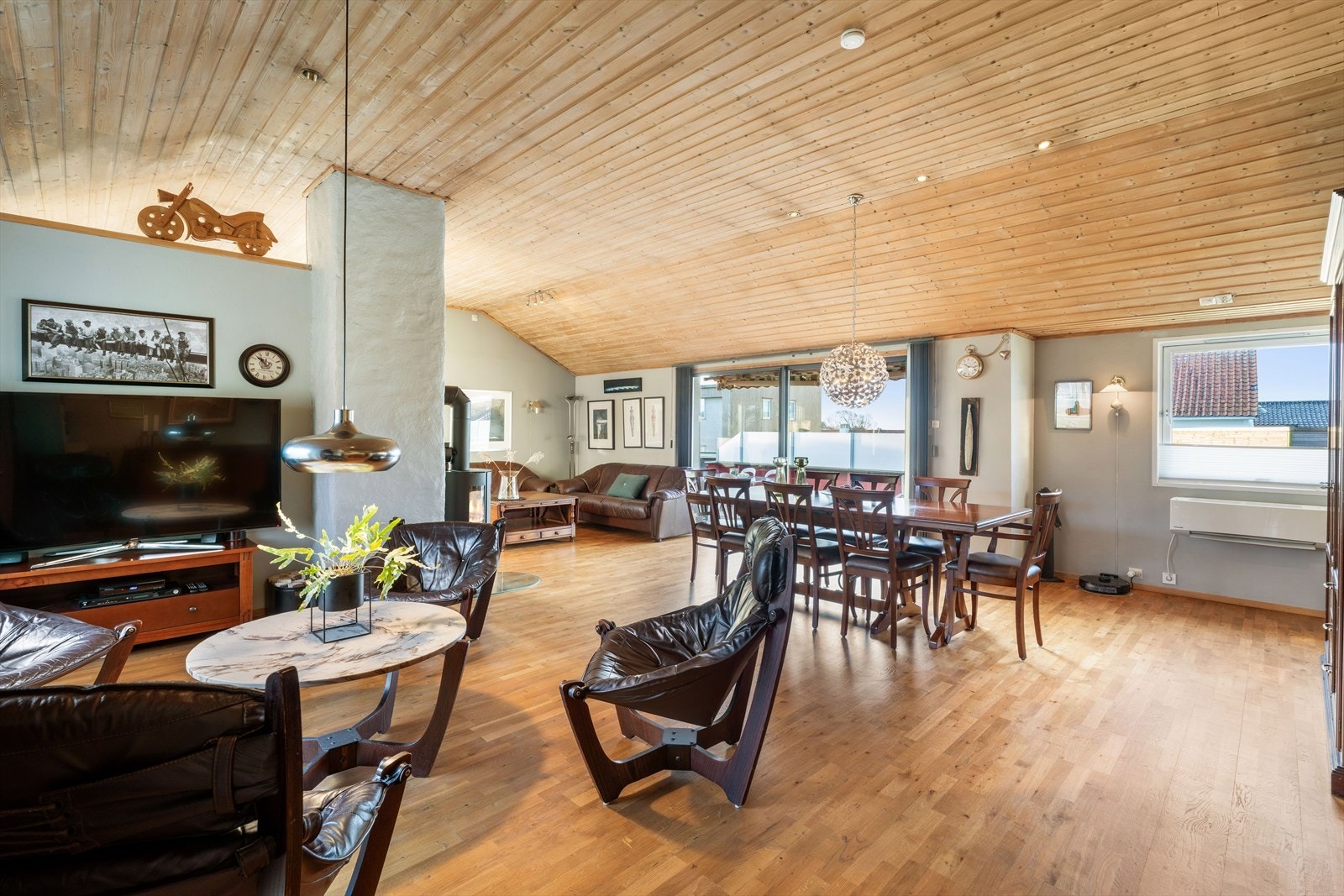 Store vinduer og god takhøyde Galleribilde