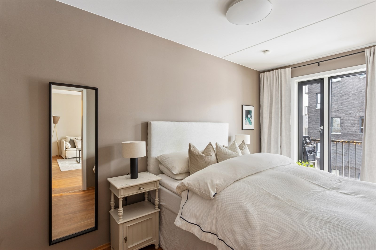 Alle overflater er malt i tidsriktige farger. Galleribilde