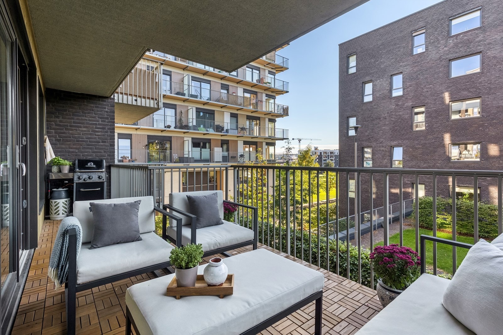 Balkongen har god plass til sittegruppe, beplantning m.m. Galleribilde