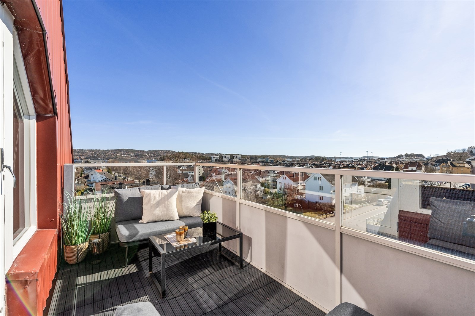 På balkongen er det god plass til grill og utemøblement Galleribilde