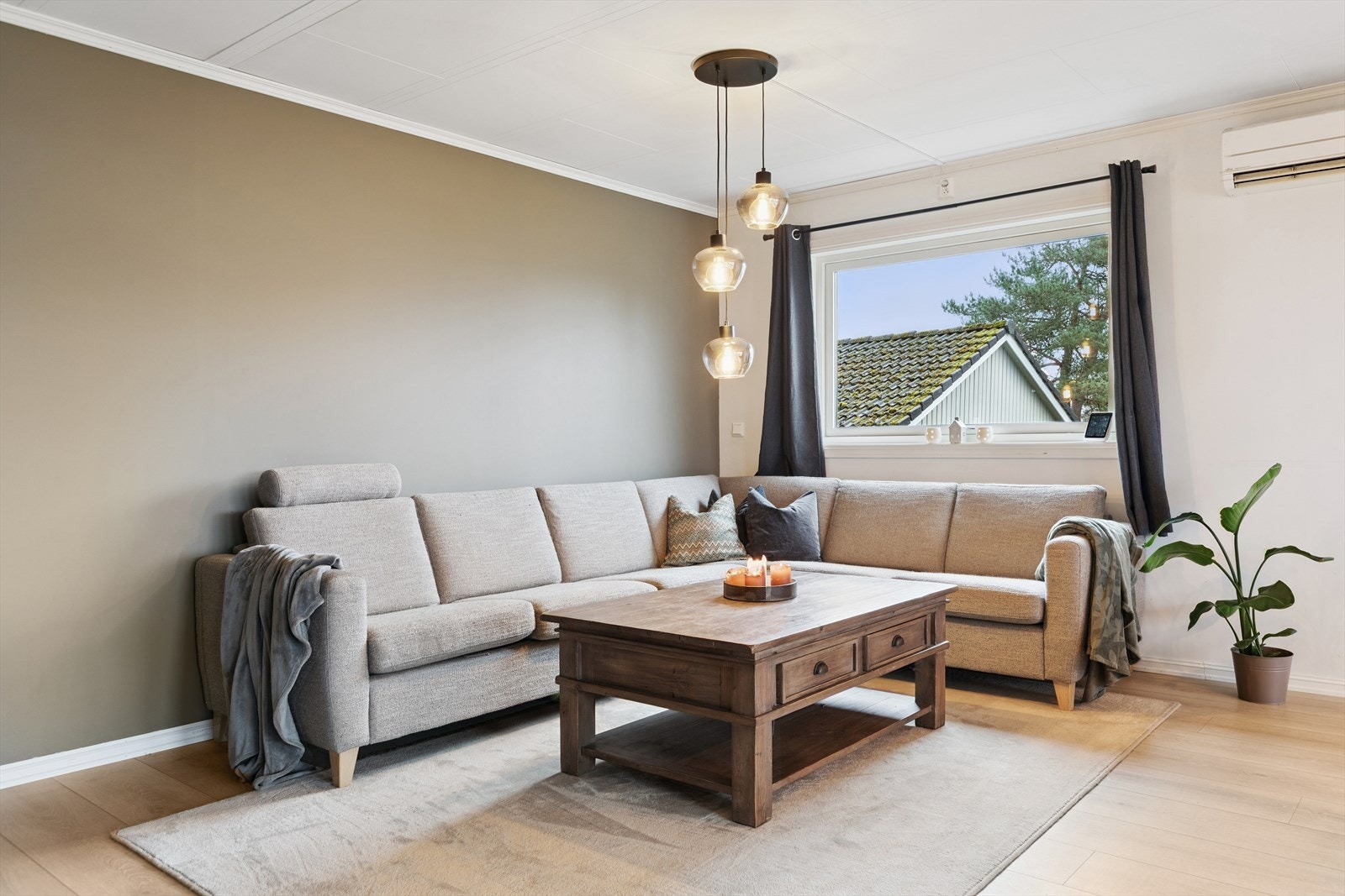 En luft-til-luft-varmepumpe sørger for effektiv oppvarming og et behagelig inneklima. Galleribilde