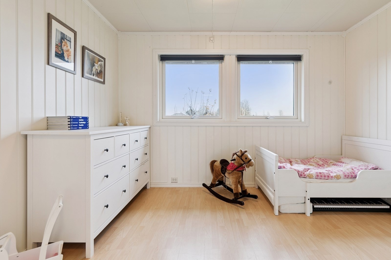 Et av soverommene egner seg godt som barnerom, gjesterom eller kontor. Galleribilde