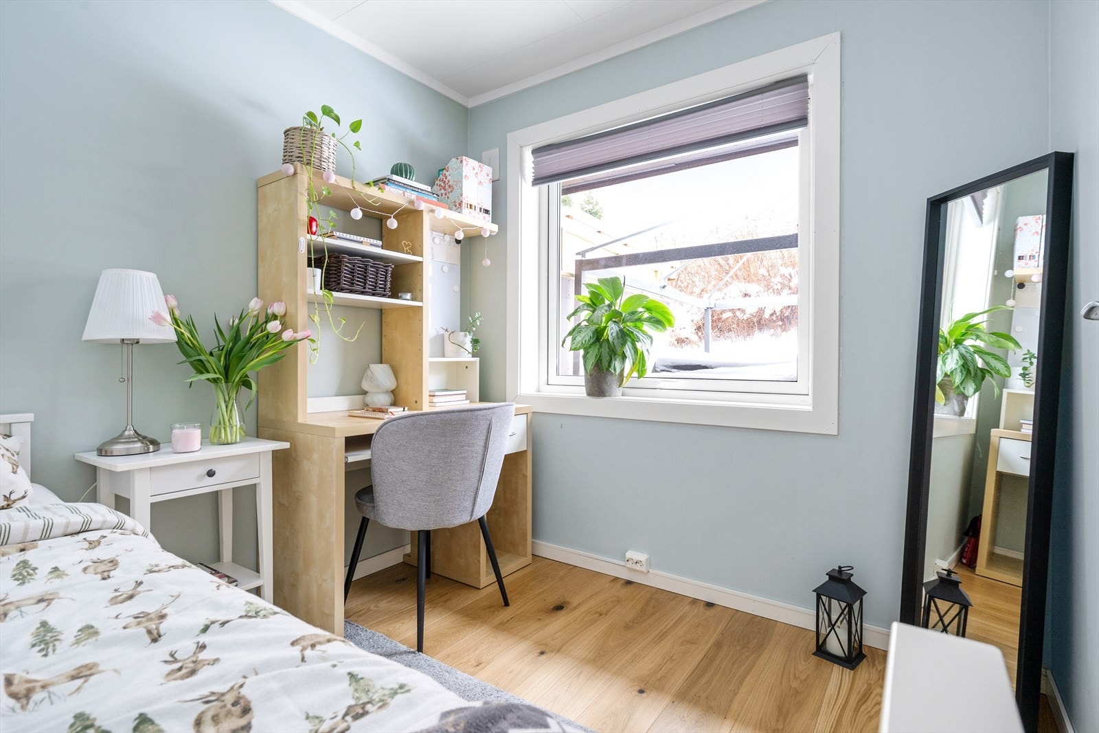 Boligens 3. soverom ligger i 2. etasje og passer fint som gjeste/barnerom eller kontor. Galleribilde