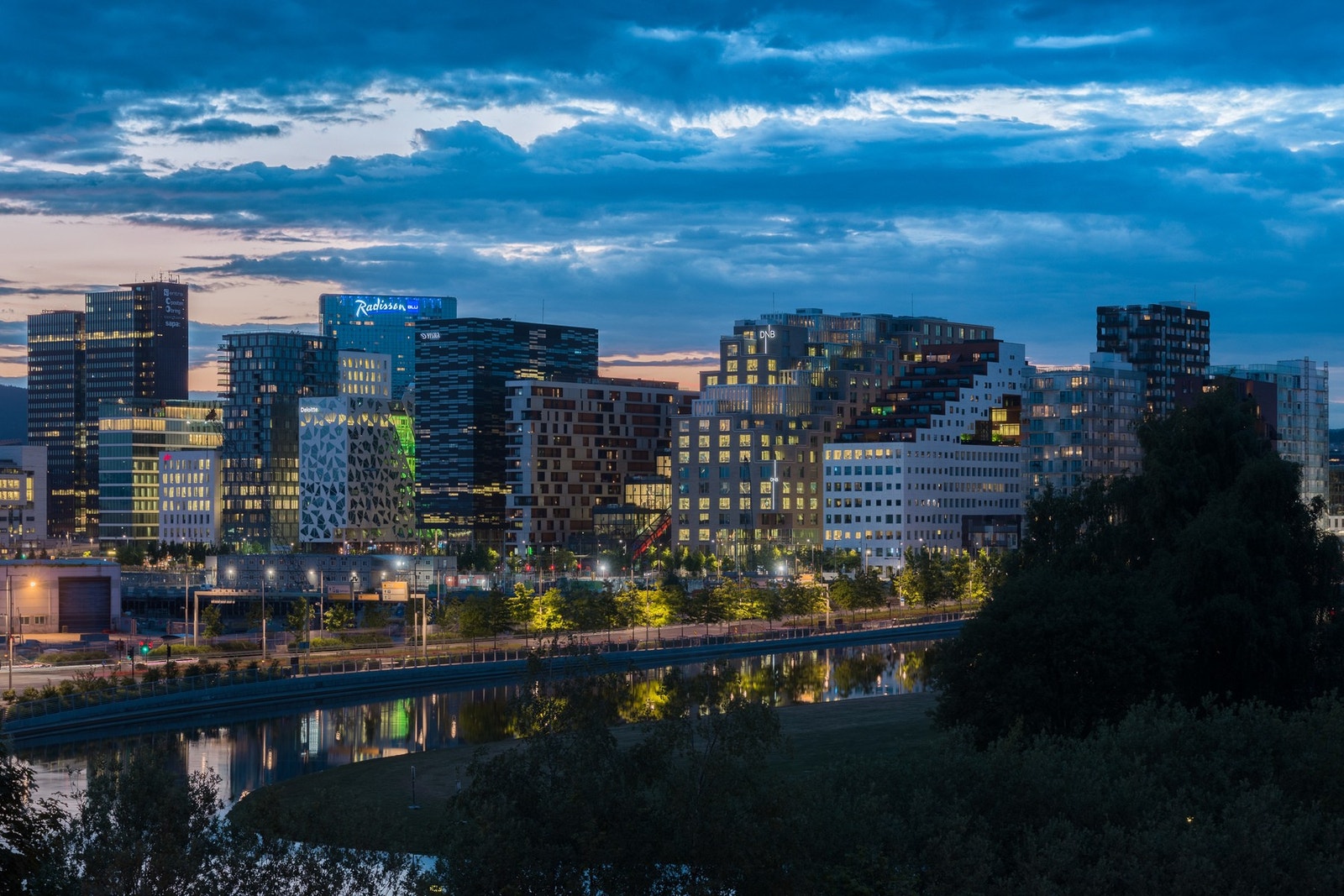 Nybyen i Bjørvika med den karismatiske Barcode-rekken. Galleribilde