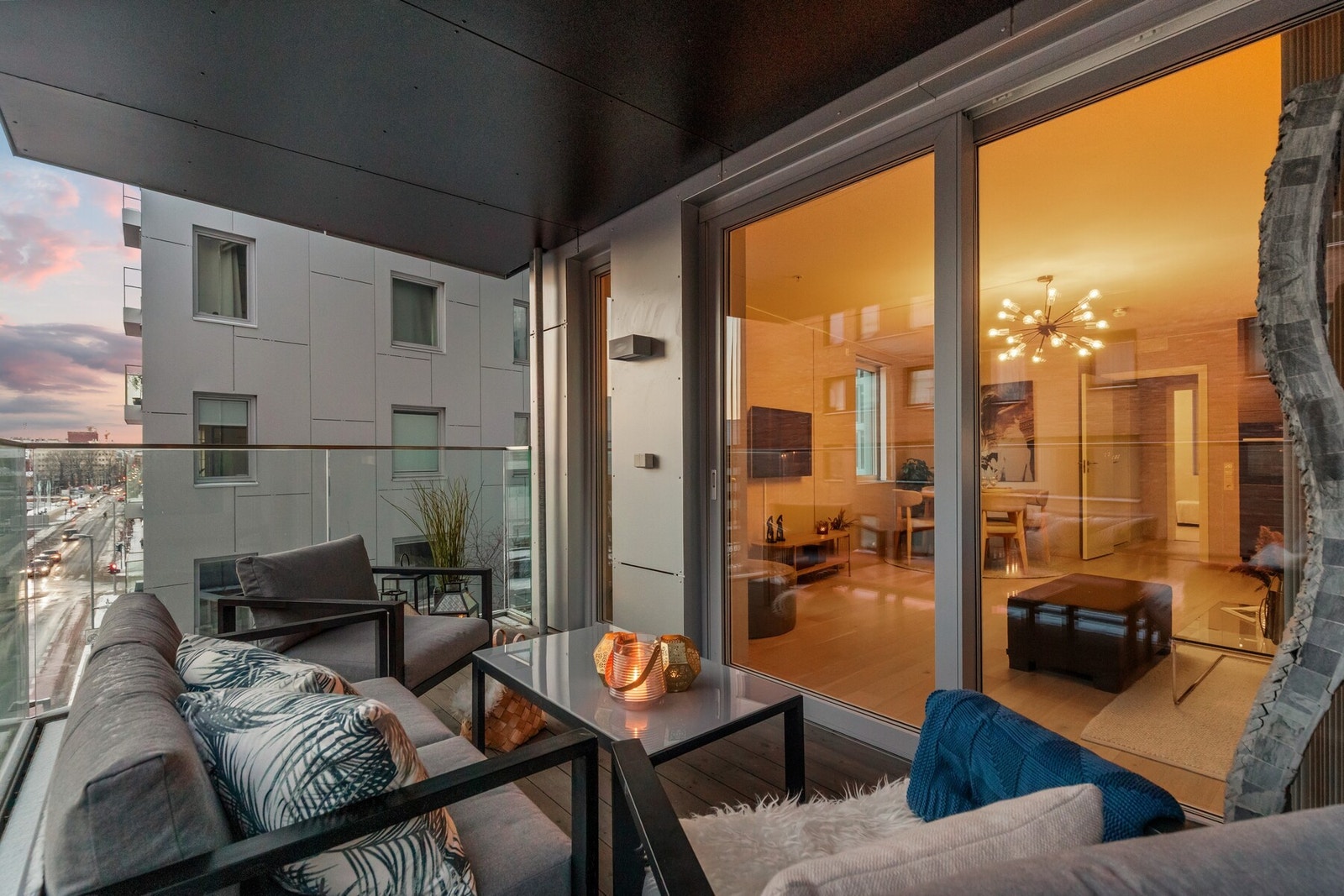 Balkong med plass til utemøbler. Galleribilde