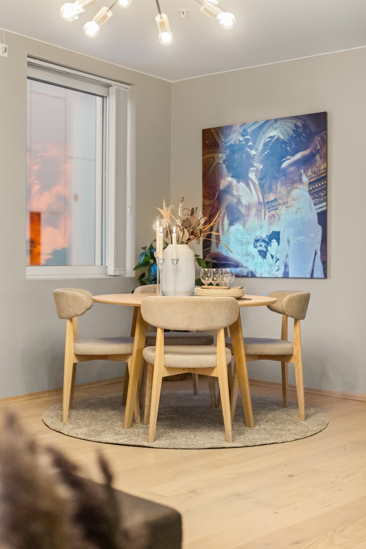 Fin plass til spisebord. Galleribilde