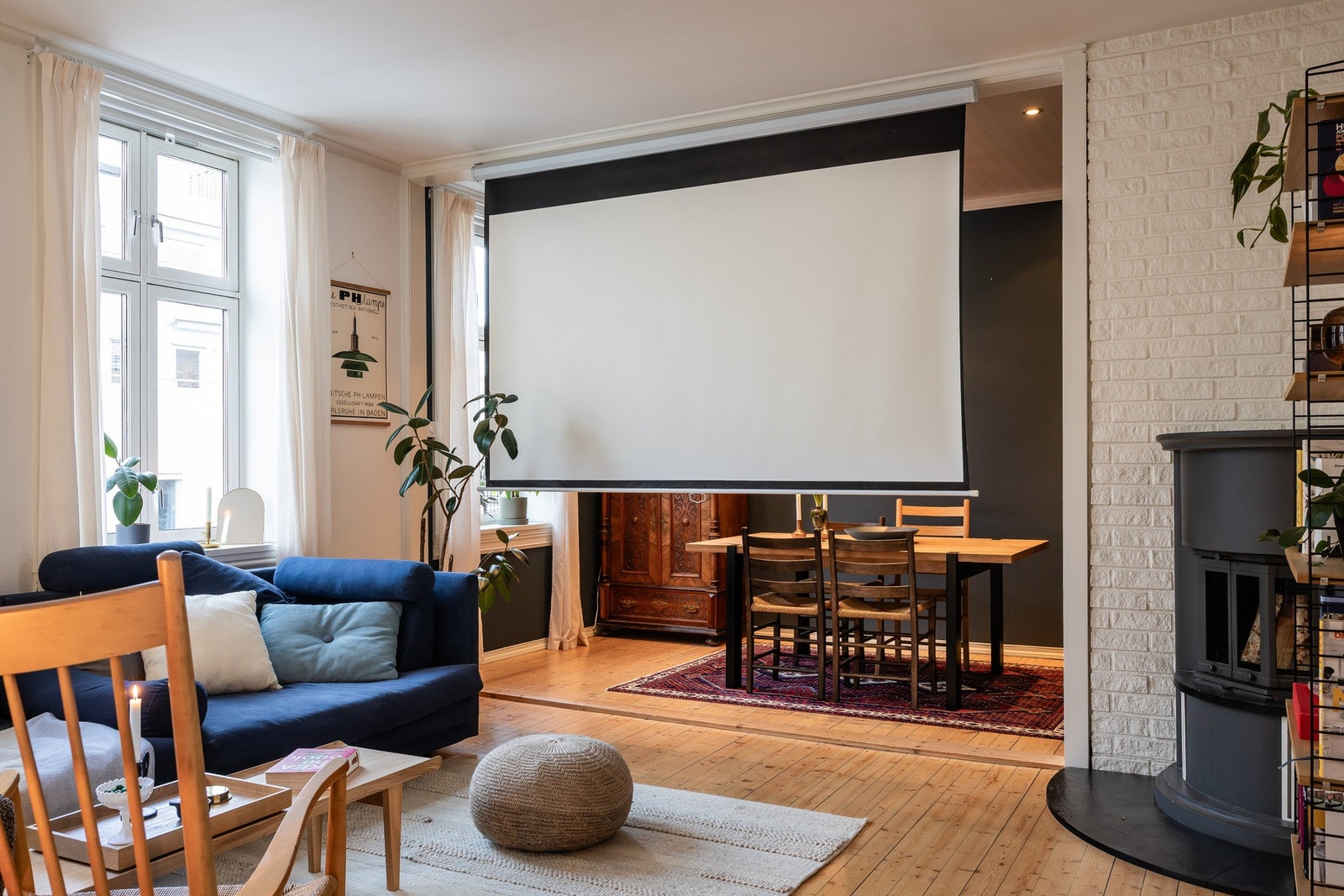 Her kan du se en film på lerretet. Galleribilde