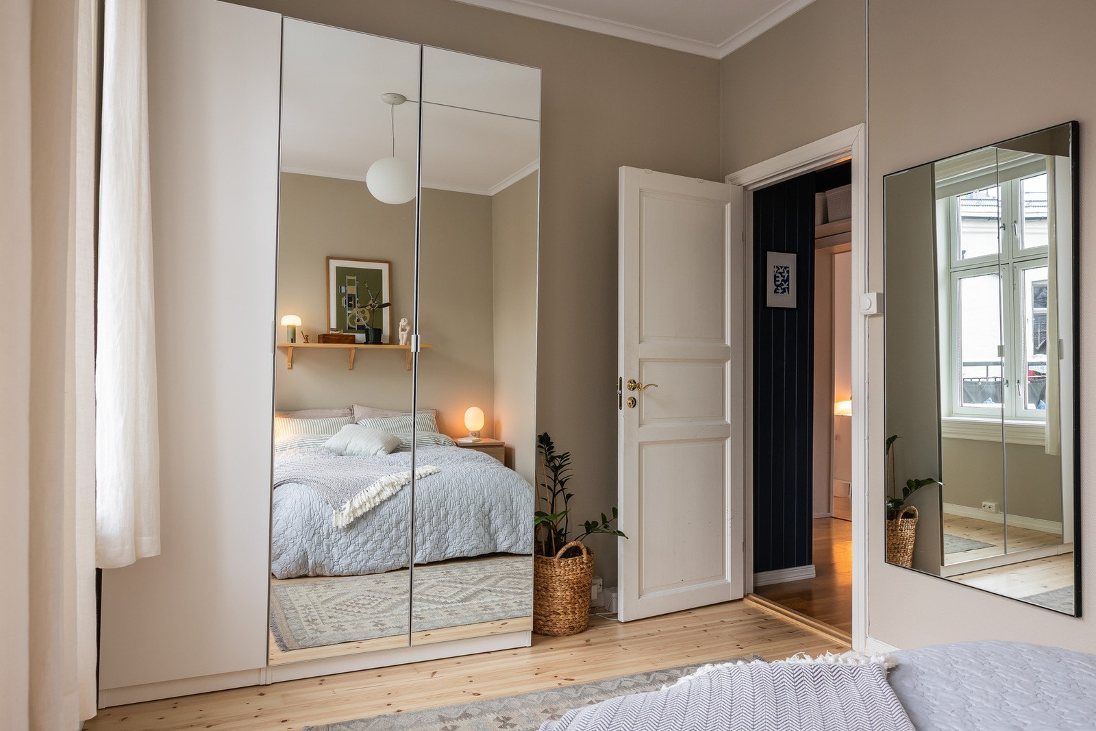 Rommet har garderobeskap. Galleribilde