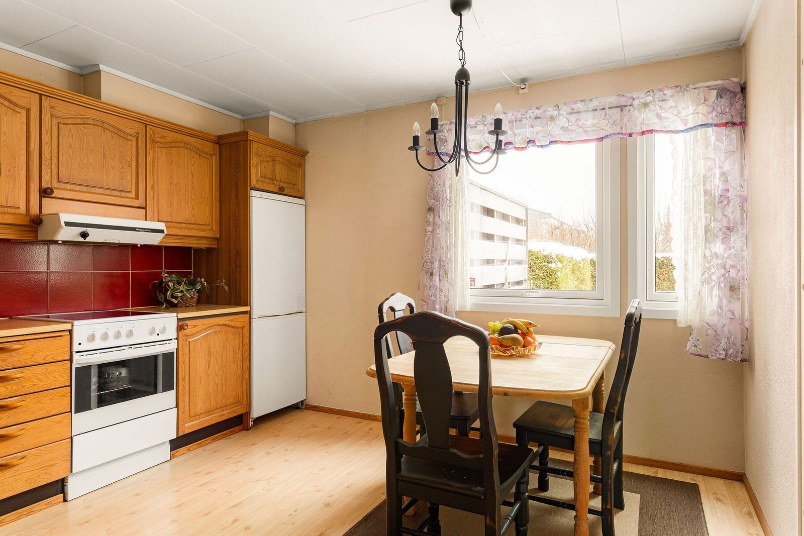 Her bor du i rolige omgivelser med kort vei til marka, samtidig som hverdagslige servicetilbud er lett tilgjengelig. Galleribilde