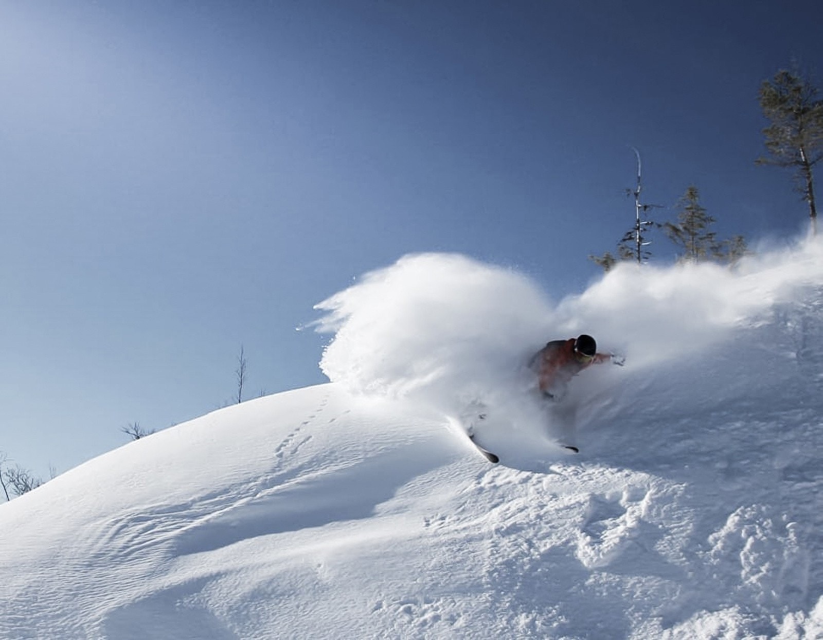 På vinterstid er veien kort til Trondheimsregionens største alpinanlegg, Vassfjellet skisenter. I tillegg til at det flere steder i Melhus blir preparert skøytebaner på frivillig basis. Preparerte langrennsløyper har man i alle himmelretninger. Galleribilde