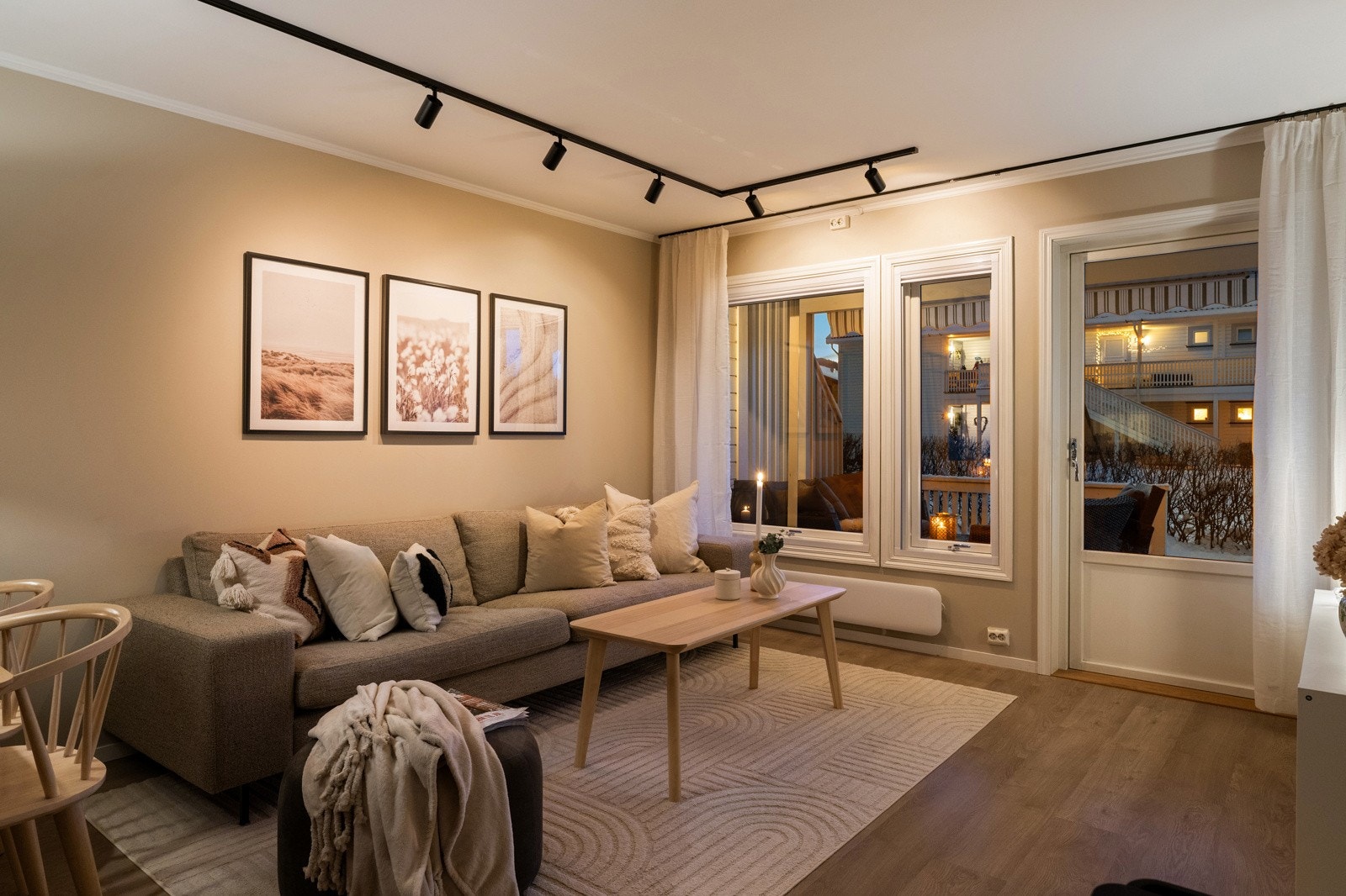 Leiligheten er malt i nydelige og lyse farver - som gir et moderne preg og en avslappende følelse. Galleribilde