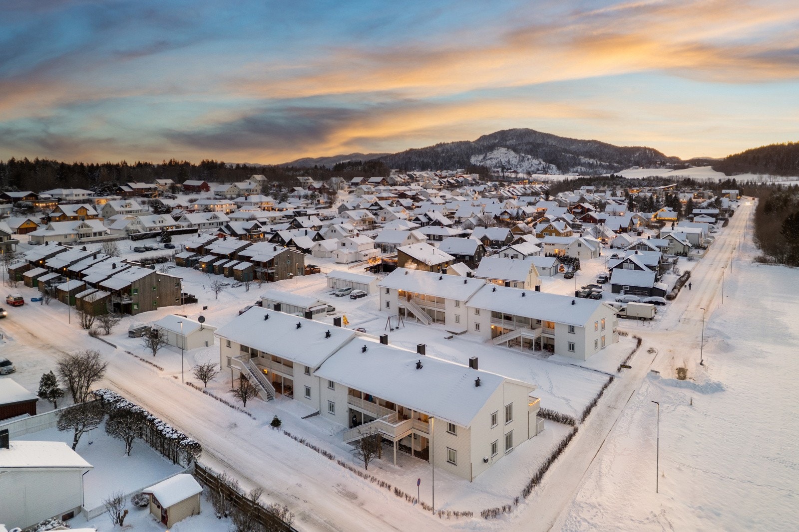 Brekkåsen borettslag er lokalisert i enden av Klemmets veg. Her får du korte avstander til bussholdeplass og flere flotte turområder. Samtidig så er det planlagt en helt ny Bunnpris ved Gimsetoppen, kun 200m fra boligen. Planlagt byggestart i 2026. Galleribilde